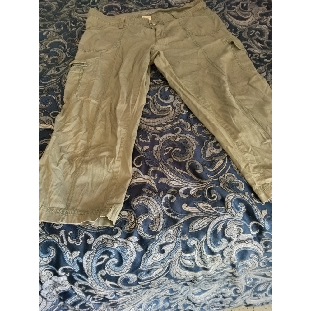 Faded Glory Women's Cargo Capris Skimmer Size 10 Lightweight green